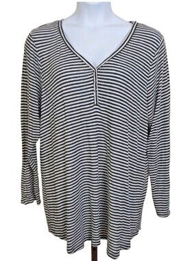 Torrid Women's 4 4X 26/28 Black White Striped Long Sleeved Ribbed Henley Top